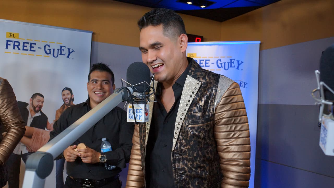 Banda Los Recoditos nos presentó en primicia su nuevo disco 'Los Gustos Que Me Doy' y armaron tremendo relajo con La Bronca, El Tambochi y El Compa Ivan.