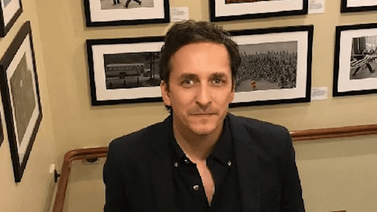 Universidad Texana donde estudió el periodista Brent Renaud lamenta su muerte