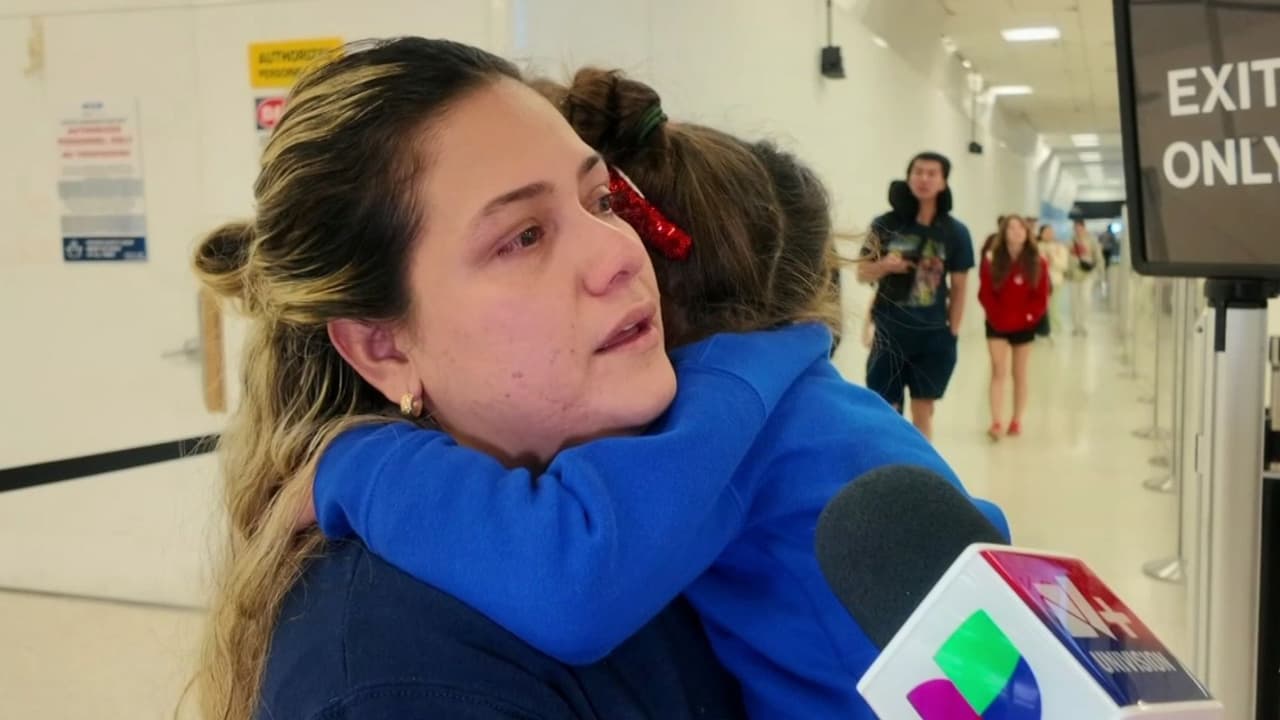 Madre le hace creer a su hija que estaban en un campamento de verano mientras permanecían detenidas en Dilley
