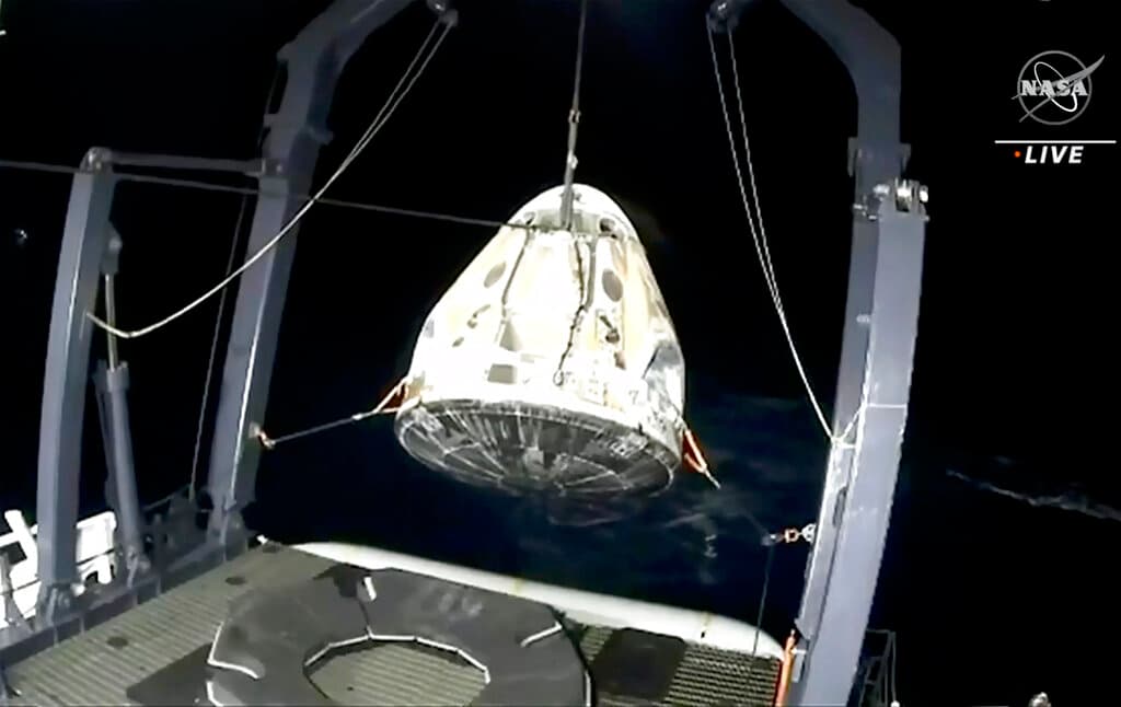 La cápsula Resilience regresará a Cabo Cañaveral para ser reacondicionada para la primera misión privada tripulada de SpaceX, que está prevista para septiembre.