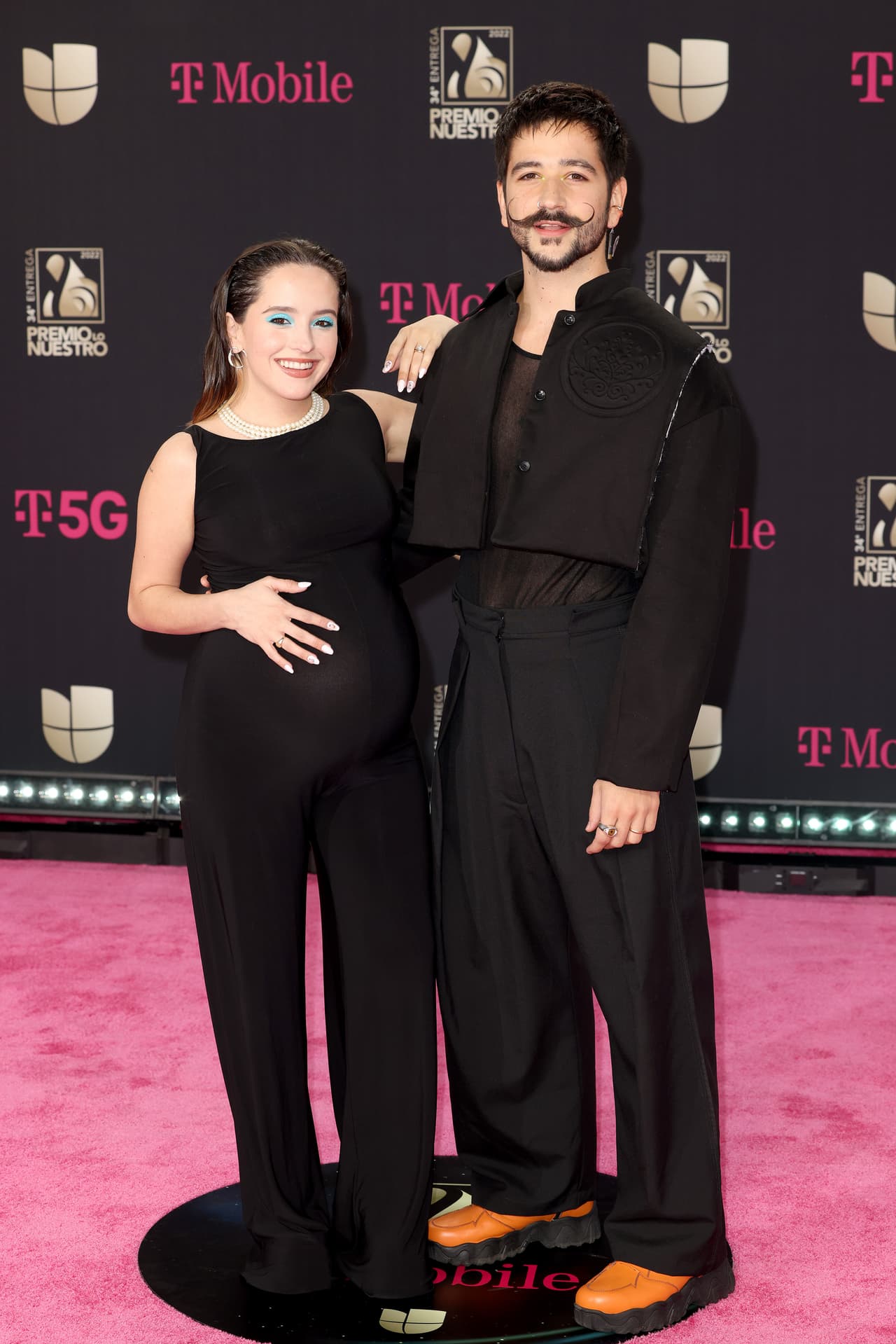 <b>Evaluna conquistó con su tierna ‘baby bump’</b>
<br>La intérprete, que está casada con
<b>Camilo Echeverry</b>, cautivó en la alfombra magenta con su tierna pancita de embarazada.