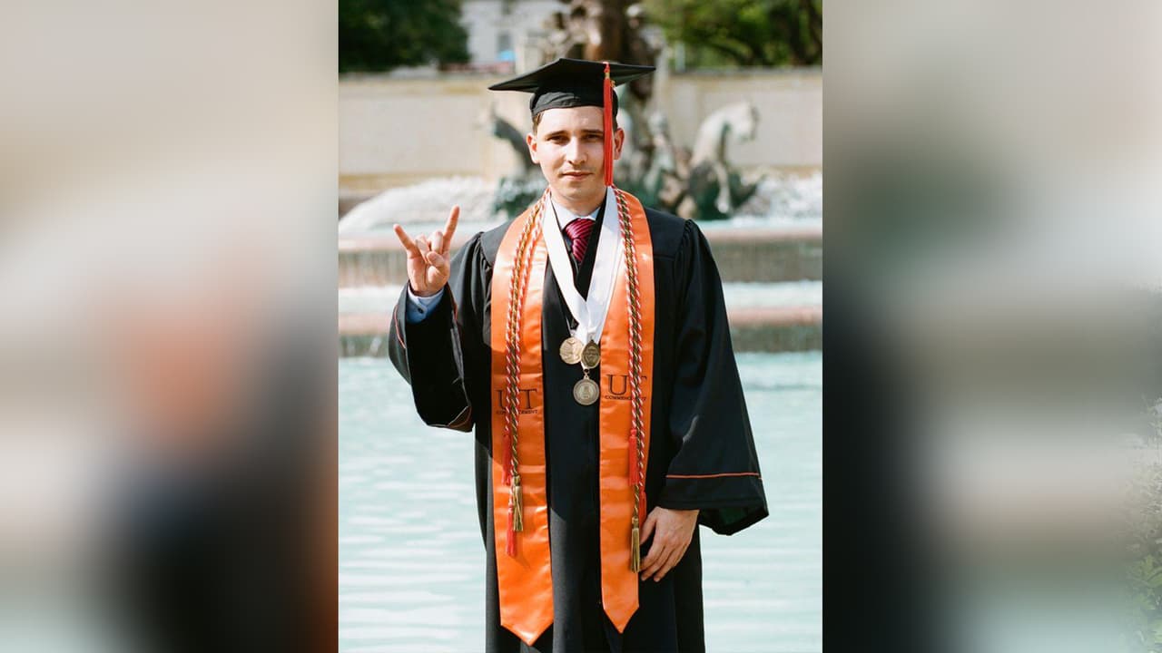 Pero no pasó mucho tiempo para que pudiera encontrar un trabajo que, aunque le dejaba poco dinero, les daba lo suficiente para no pasar hambres hasta que la situación para madre e hijo fue mejorando, lograron rentar su propio hogar y aprendió ingles.