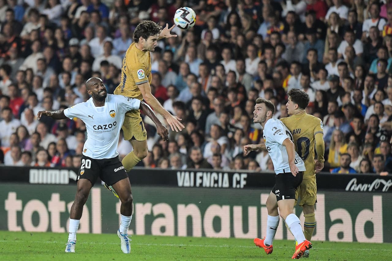 Barcelona venció de último minuto 0-1 al Valencia en Mestalla con un gol cardíaco de Robert Lewandowski; los Chés perdieron a Cavani por lesión.