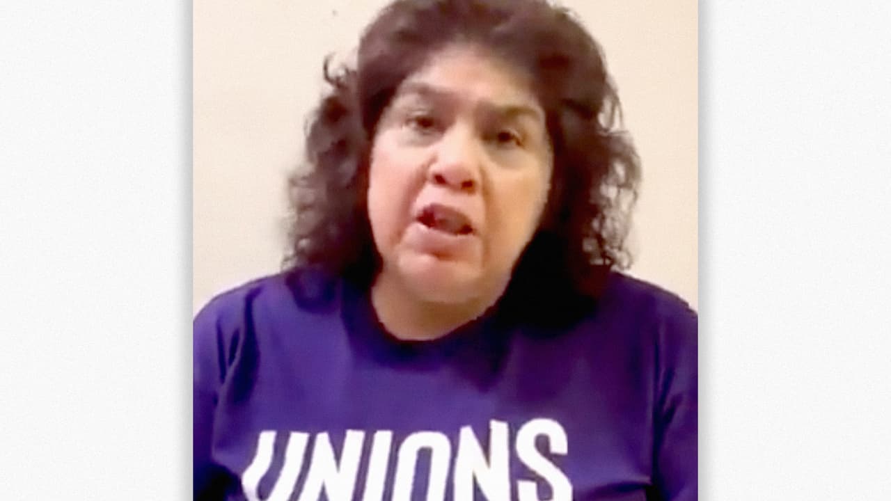 <b>Anna Álvarez, empleada del aeropuerto de Houston, Texas.</b>Durante más de 20 años ha sido desde limpiadora hasta asistente de pasajeros con silla de ruedas. Como madre soltera tuvo que criar a cinco hijas con un salario de 7.25 dólares la hora. Fue invitada por la congresista demócrata Sylvia Garcia.