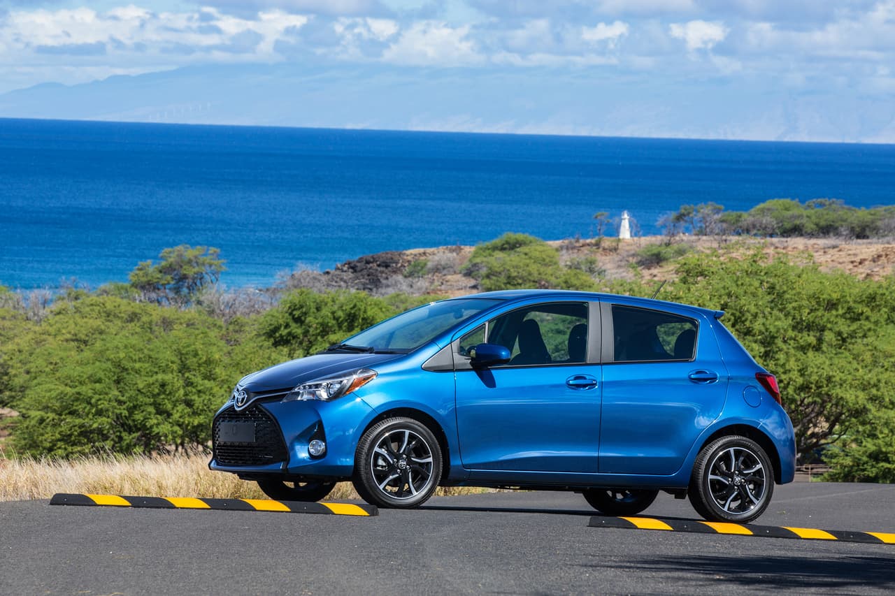 <b>Puesto 10 – <a href="http://www.univision.com/noticias/toyota">Toyota</a> Yaris:</b> Abre la galería el único modelo de Toyota presente en la lista, con una generación algo más económica que la anterior. Su costo es de
<b>16,530 dólares.</b>