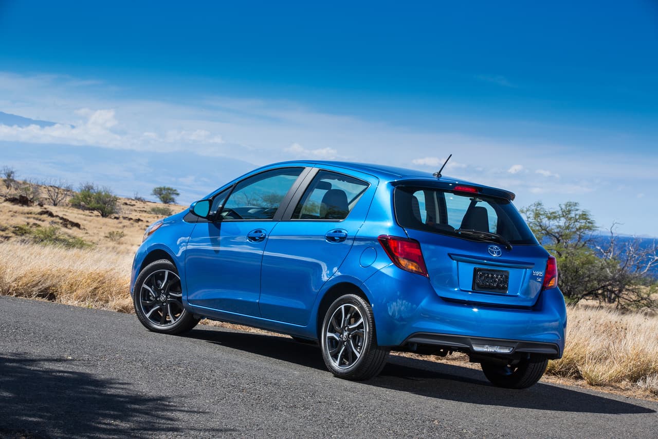 Su motor estándar produce 106 caballos de fuerza, transmitidos al piso con una caja de cambios manual de cinco velocidades.