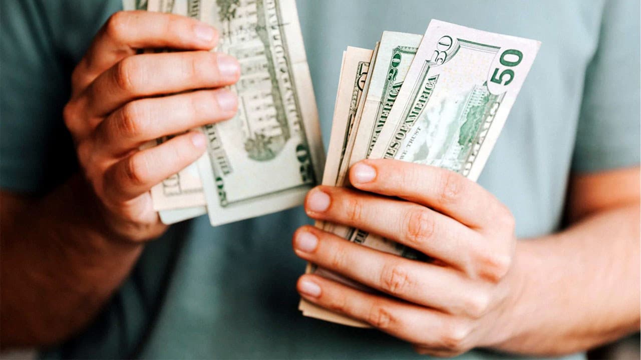 ¿Trabajas en Uber o Lyft? Tal vez no sepas que debes pagar un 15.3% más de impuestos