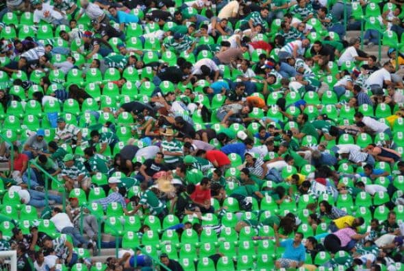 Pese a ser una región económicamente muy productiva, Torreón vivió un aumento en los índices de violencia. (Aquí una balacera durante un partido de futbol en 2011).