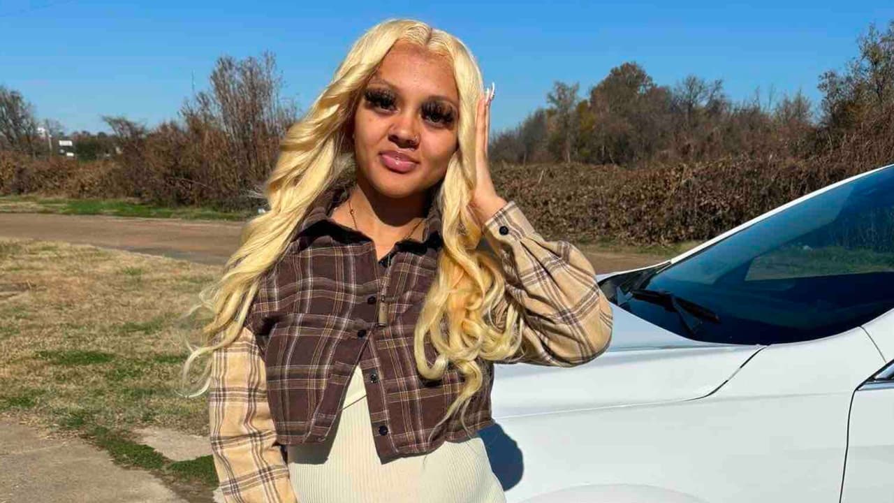 En la madrugada del sábado 6 de enero, una tragedia golpeó a la comunidad texana cuando 
<b>el auto en el que viajaba Aquazia Kennedy, embarazada de 33 semanas, fue impactado por otro conducido por un agente de policía de Dallas fuera de servicio</b>. El fatal incidente tuvo lugar en la intersección de la I-30 y 2nd Ave. alrededor de las 2:30 a.m., según informó la Oficina del Sheriff del Condado de Dallas.