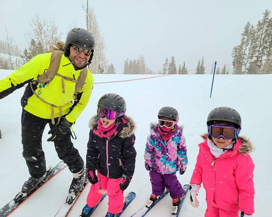 El pasado 13 de marzo, el piloto 
<b><a href="https://www.instagram.com/p/B9sG6w-BlET/" target="_blank">publicó en Instagram</a></b> que él se encontraba en Vail, Colorado, con las tres hijas mayores. 
<br>