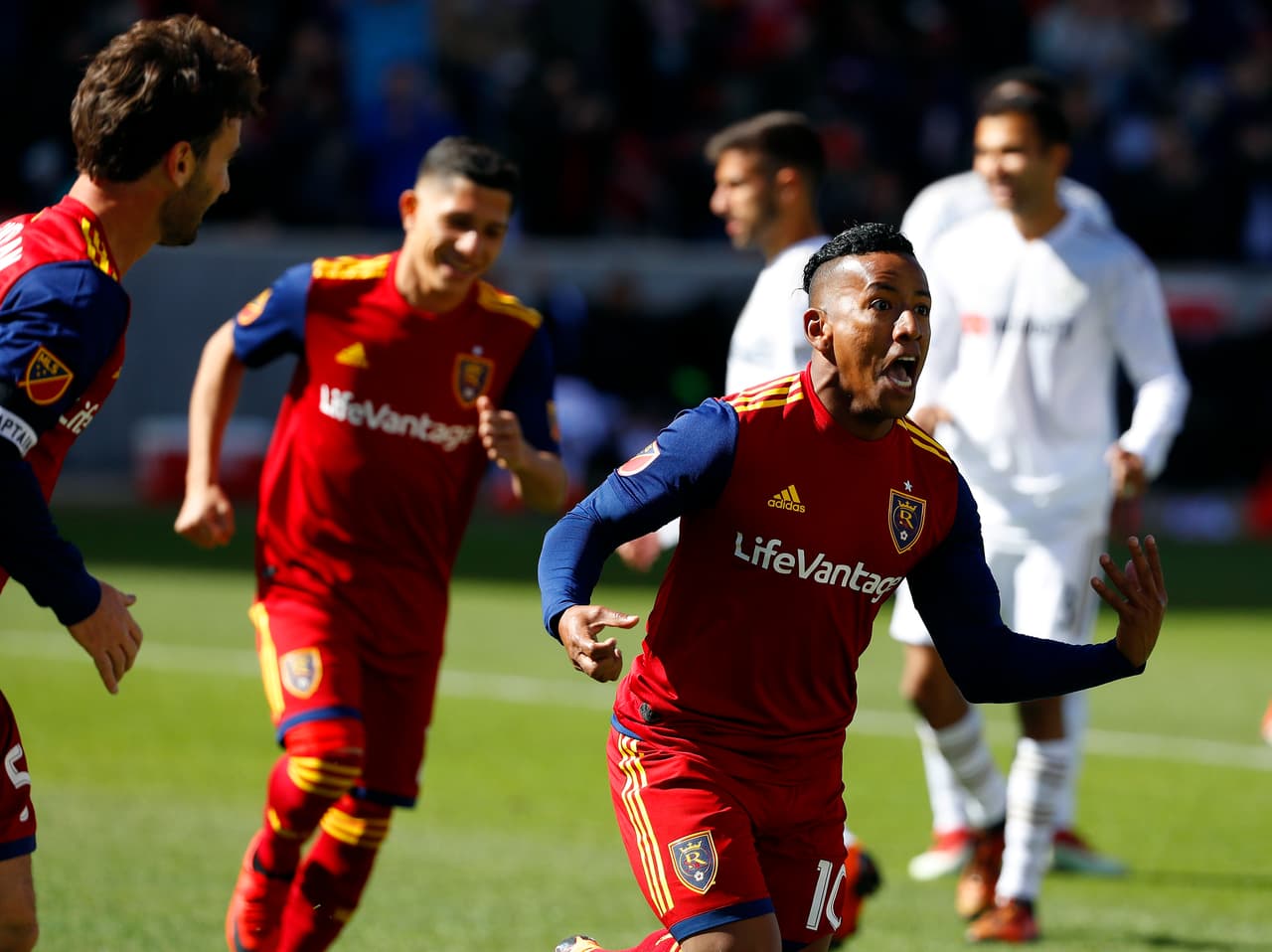 Gran celebración de Rojas tras su gol.