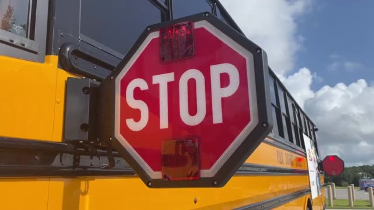 Prohibición de celulares y multas a conductores: Las nuevas reglas del ciclo escolar