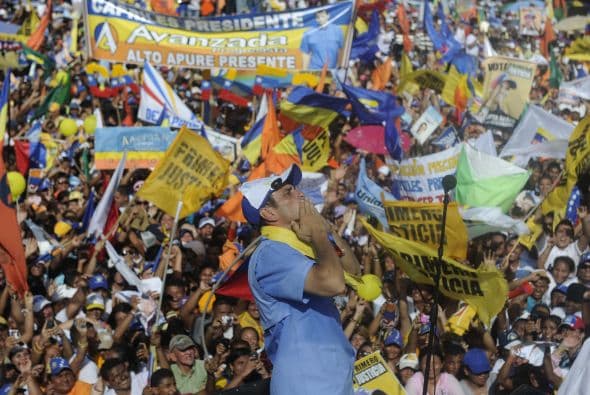 "Vamos por el camino del futuro es hora de dejar el pasado atrás", afirmó.