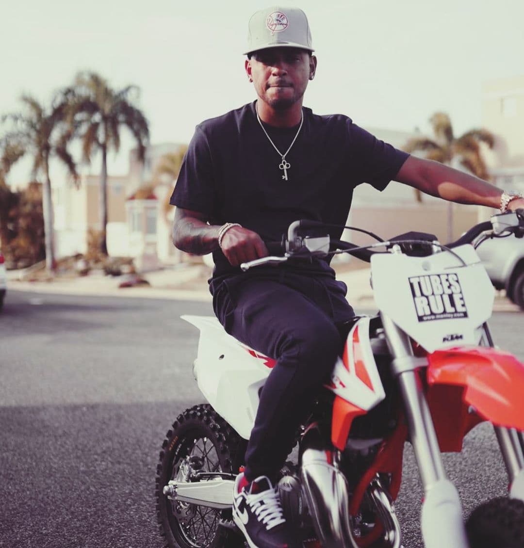 <b>Ozuna - Motocross</b>
<br>
<br>Ozuna, también fanático de las motos, prefiere las más convencionales, como las motocross.