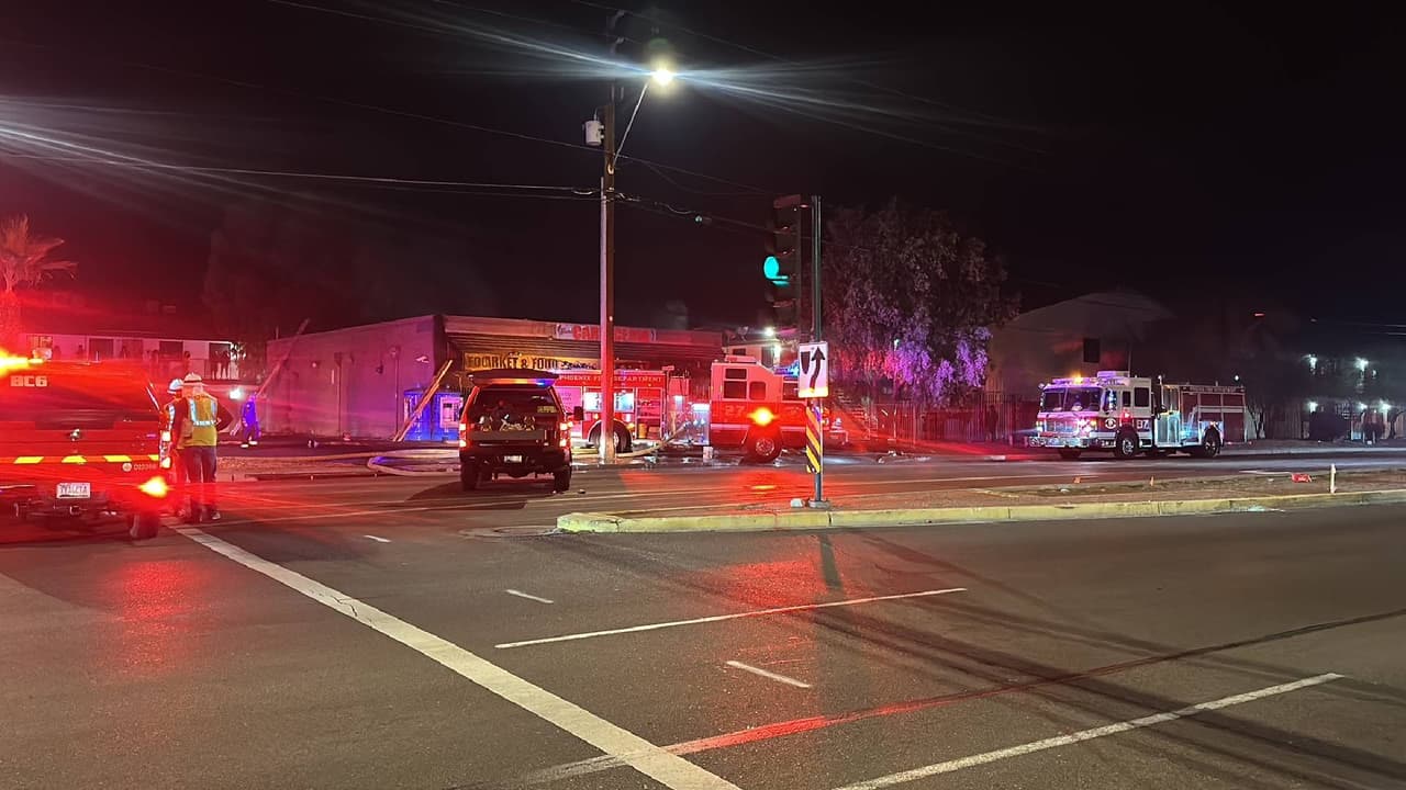 La tienda estaba vacía en el momento del incendio y no se reportaron heridos. Ya se investigan las causas del incendio.