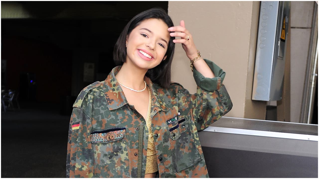 Ángela Aguilar está olvidando cómo expresarse en inglés (ni su amiga americana le entiende)