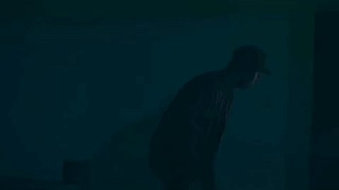 Una chica en apuros, y un hombre enamorado que trata de salvarla.