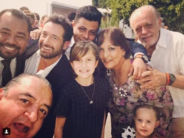 Elissa y Alexa lucen sonrientes cada que comparten tiempo con su papá y su familia paterna.