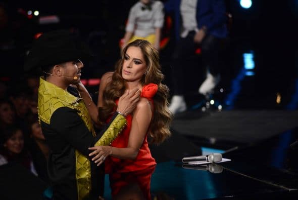 ¿Espinoza o Cristian? Ambos cantantes trataron de explicar cómo se seduce a una dama y dieron tremenda clase de consejos, los cuales aplicaron con la bella Galilea Montijo.