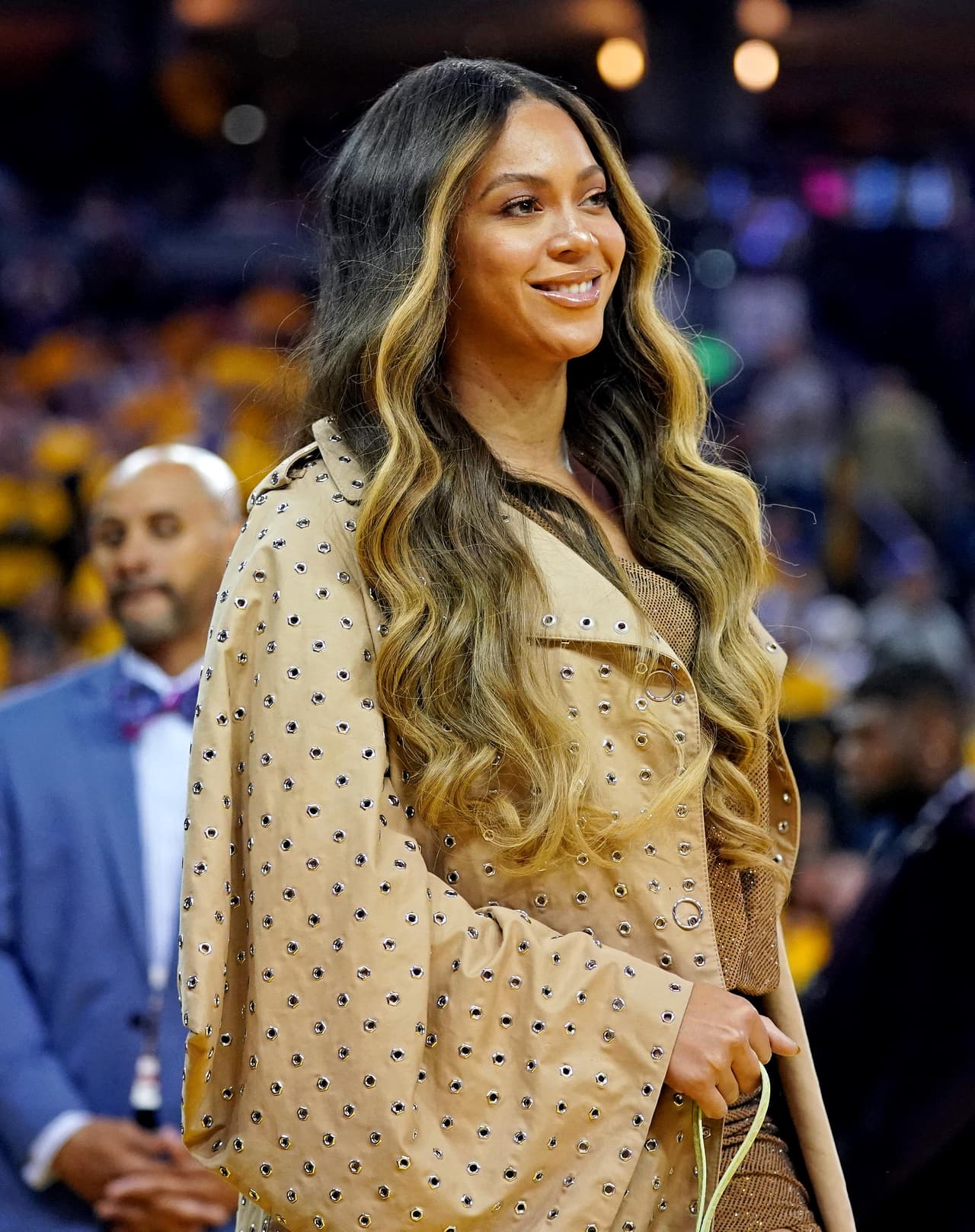 El video de la 
<b><a href="https://twitter.com/espn/status/1136453706642182144" target="_blank">supuesta incomodidad</a></b> de Beyoncé con Nicole Curran, la esposa del dueño de los Golden State Warriors, Joe Lacob, le ha dado la vuelta al mundo.