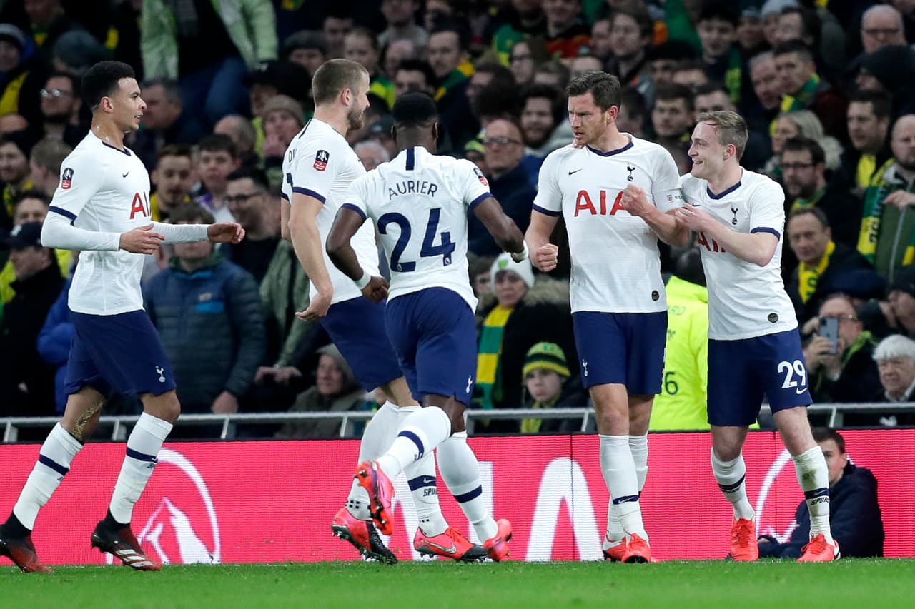 <b>#8 Tottenham £699. </b>El equipo de Mourinho tiene a figuras como Harry Kane que está tasado en 120 millones de euros o a Heung-min Son que vale 64 kilos, aunque cualquier equipo pagaría más de eso por tenerlo en sus filas.
<br>