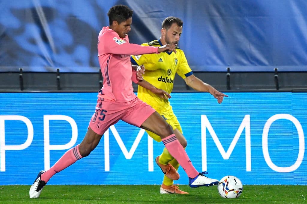 Los pupilos de Zinedine Zidane perdieron por la mínima y registran su primer descalabro en la justa española. | Anthony Lozano se encargó de enfriar a los madrileños desde los 16’ de juego. Real Madrid se medirá al Shakhtar en duelo de Champions y Cádiz se medirá al Villarreal en La Liga.