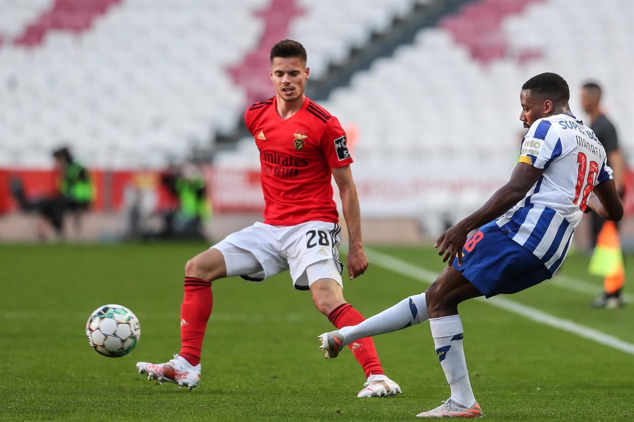 El Porto no puede ante el Benfica y se van con empate 1-1 durante la Jornada 31 de la Primeira Liga. Everton Souza Soares abrió el marcador para los locales al minuto 23, ya entrada la segunda parte del partido, fue Mateus Uribe quien igualó el marcador y logró salvar un punto para los 'Dragones Azules'.