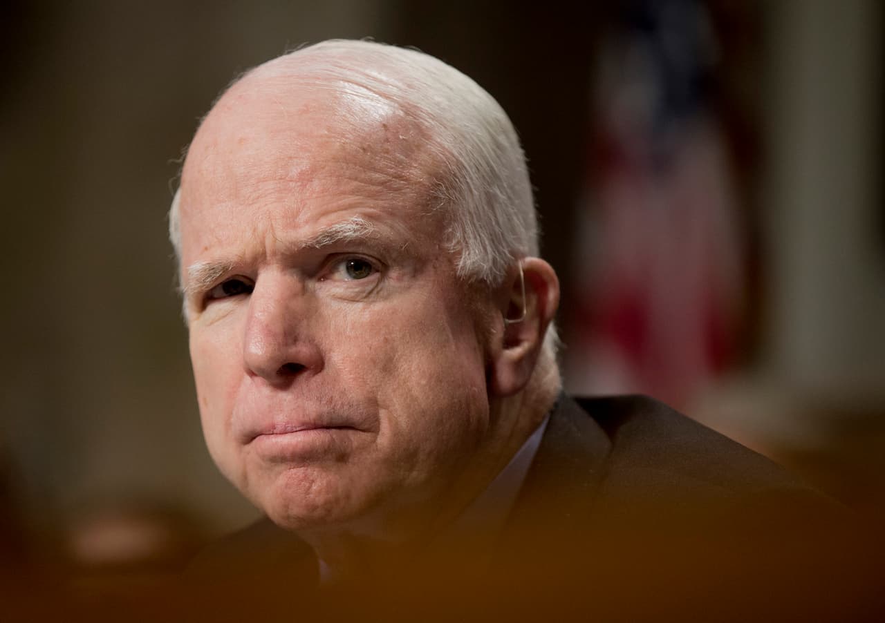 Glioblastoma: el agresivo cáncer cerebral con el que diagnosticaron a John McCain