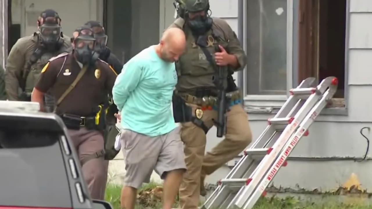 Un ladrón se atrinchera en una casa de Iowa: Luego de seis horas de negociación se entrega a las autoridades