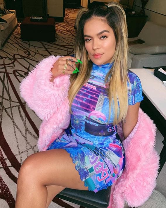 El pasado lunes 13 de julio Karol G confirmó lo que comenzó a rumorarse: 
<b><a href="https://www.univision.com/famosos/karol-g-tenia-2-poderosas-razones-para-no-hacer-publico-que-se-contagio-con-covid-19" target="_blank">se había contagiado de covid-19</a></b>.