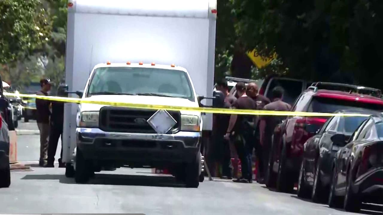 Escuadrón antibombas ordena evacuaciones tras hallazgo de pirotecnia ilegal en el sur de Los Ángeles
