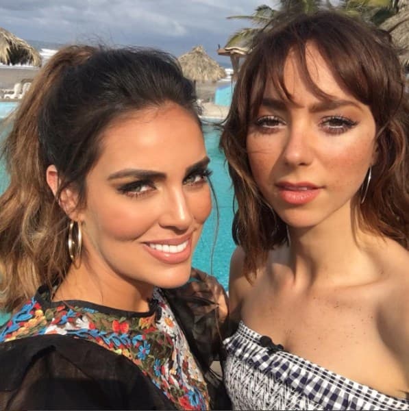 Sara Corrales y Natalia Téllez no podían desaprovechar lo bello que estaba el día para tomarse la selfie correspondiente.
