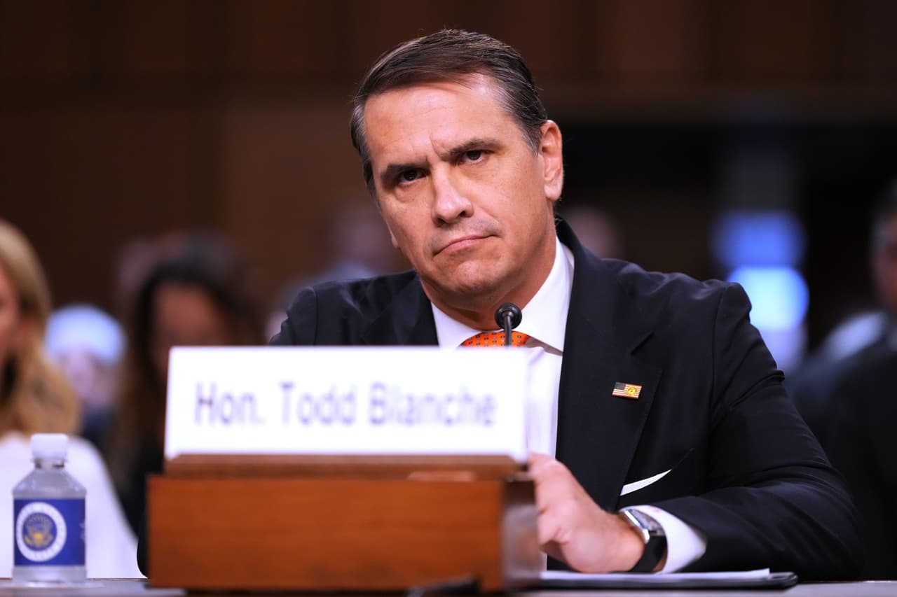 Todd Blanche retira el fondo para aliados de Trump después de que los senadores amenazaran con bloquear su candidatura a fiscal general