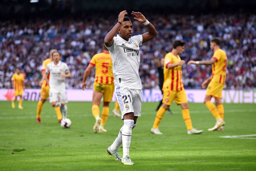 Real Madrid empató 1-1 con el Girona en la Jornada 12, pero mantiene el liderato en LaLiga. El conjunto blanco comanda con 32 unidades, un más que el Barcelona.