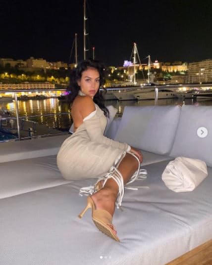 El 
<b>Pouch de Bottega Veneta</b> es otro bolso carísimo de su colección, está elaborado con piel de becerro extra suave y lo adquirió por unos $3,000 dólares, aproximadamente.