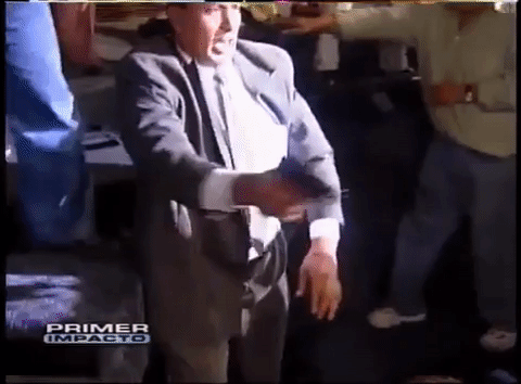 Tras la develación de la placa, los medios quisieron entrevistarla, pero no lograron obtener ninguna declaración de la actriz: "Ahí se calentó todo, hubo empujones y el guarura Fernando Guzmán se salió de sus cabales.", comentó Emilio Morales, reportero de El Universal que cubrió dicho evento.