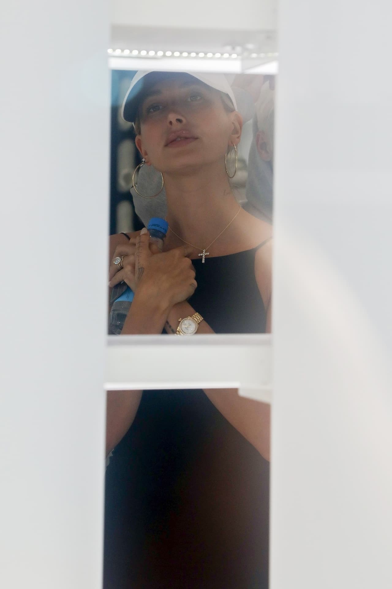 "Creo que debe haber más personas con plataformas que se unan y se digan unas a otras: 'matemos la conversación, 
<b><a href="https://www.univision.com/famosos/selena-gomez-y-hailey-baldwin-tienen-algo-en-comun-ademas-de-la-iglesia-y-justin-bieber-fotos" target="_blank">matemos los falsos dramas</a></b>, eliminemos todas estas cosas, avancemos'".
<br>