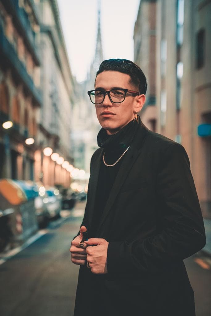 <h3 class="cms-H3-H3">Lenny Tavárez</h3>
<br>El cantante y compositor de reggaetón, pop latino y R&B regresa al escenario de PJ con el TV debut de “Ella Remix” junto a Boza y Juhn. También acompañará al icónico dúo Wisin y Yandel, Feid y Tainy en una presentación que marcará historia. Este 2022 está nominado a Artista Masculino – On The Rise y Track Viral del Año.