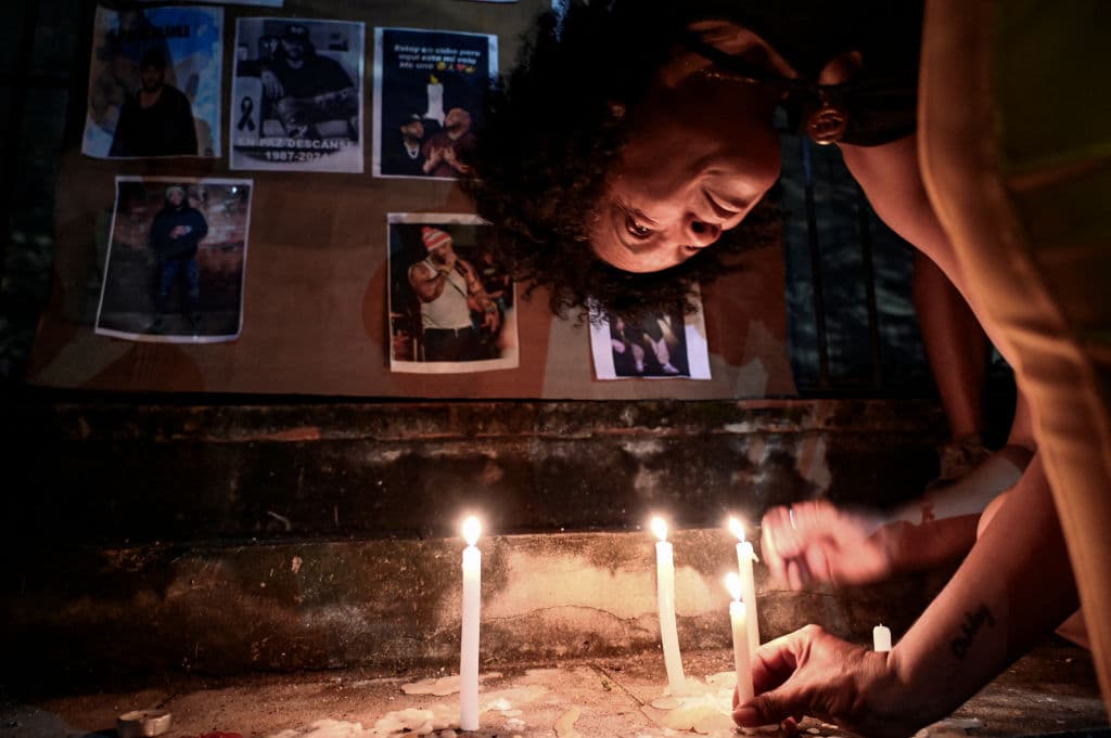 Este domingo 13 de octubre, trascendió que
<b><a href="https://www.univision.com/famosos/el-taiger-murio-hija-como-esta" target="_blank">una de las hijas de 'El Taiger'</a></b> también llegó a Miami para el proceso de despedida de su padre. Había una misa en agenda, pero fue cancelada. Este lunes 14 de octubre se informará cuándo y cómo será el último adiós en Miami.