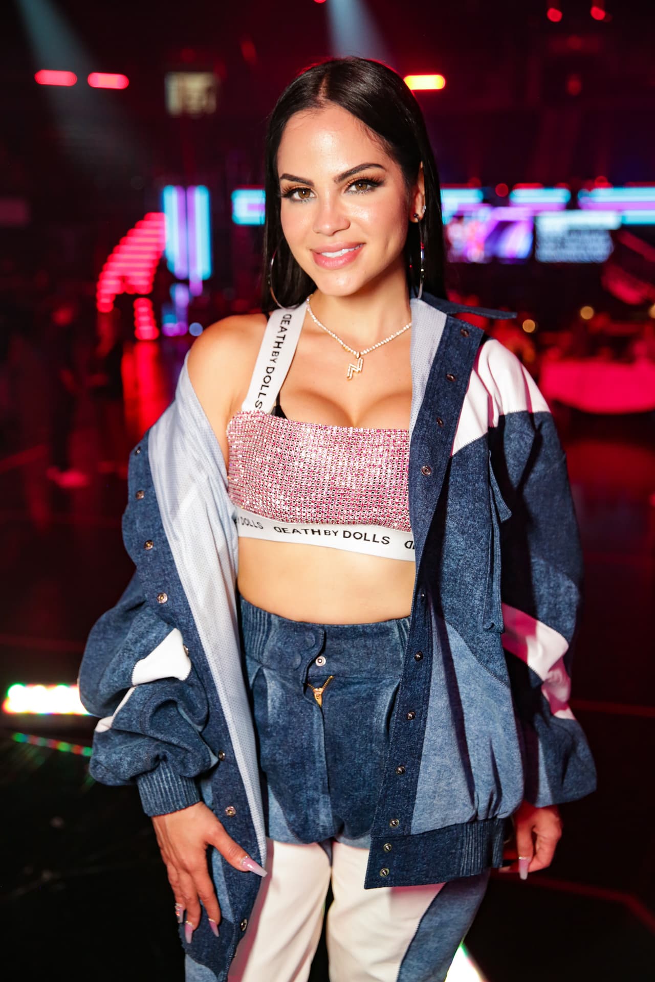 Natti Natasha llegó puntual a los ensayos de Premios Juventud que se realizaron este martes. La cantante compite en tres categorías, cantará un par de temas y tendrá un importante papel como presentadora.