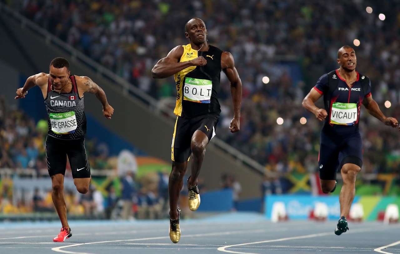 Superó a Gatlin, llegó en primer lugar y se dio tiempo de golpearse el pecho antes de cruzar la meta. Esos instantes de festejo previo pueden ser la causa de que Bolt no registre mejores tiempos, tiene el potencial de bajar los 9 segundos en los 100 metros.