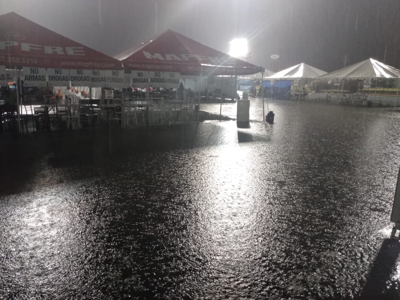 El municipio permanece bajo advertencia de inundación, tras las fuertes lluvias.
