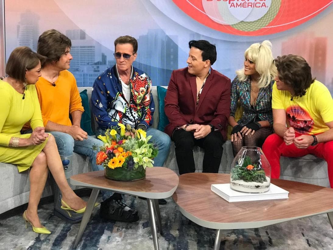 Una de las mañanas más divertidas del mes fue cuando el cantante Emmanuel estuvo en la casa. Nuestros conductores interpretaron sus temas caracterizados como él en algunas de las portadas de sus discos.