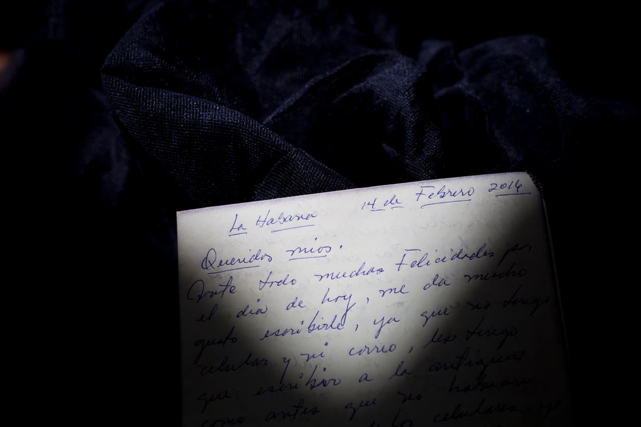 Las cartas que no pudieron recuperar los deportados estaban fechadas en Holguín o La Habana. Son de familiares que les dan ánimo a todos los que optaron por emigrar o exiliarse.