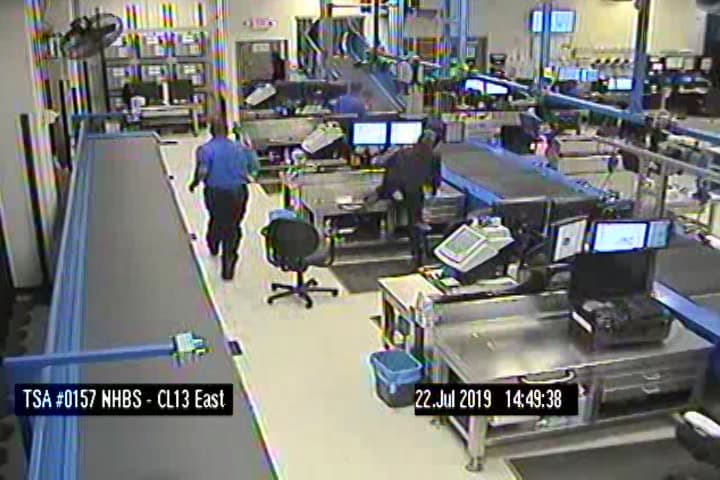 El Cuerpo de Bomberos de Atlanta llegó al lugar y llevó al menor y a su madre al Scottish Rite Hospital, según el reporte de la policía.