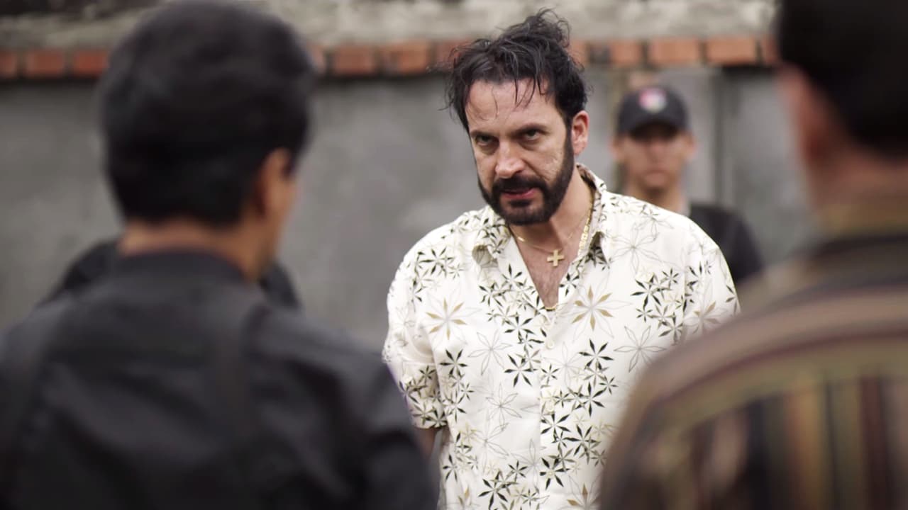 In a hurry, Arturo demanded ‘El Arriero’ to let ‘El Cano’s cousin go and chastised him for his actions.