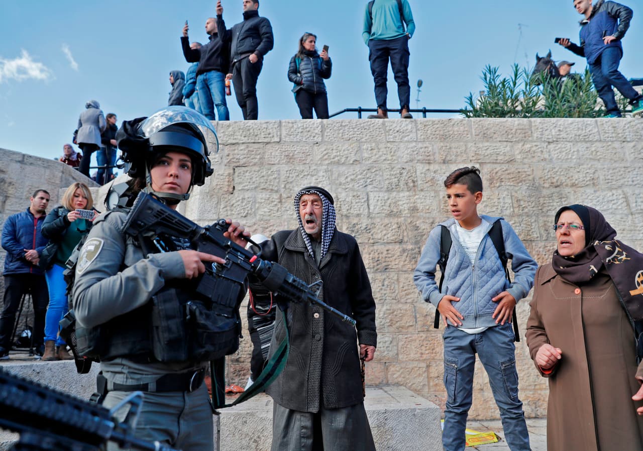 Las fuerzas militares de Israel dispersaron a los manifestantes palestinos en Jerusalén. En esta ciudad hay lugares sagrados para judíos, musulmanes y cristianos, y es la pieza clave del conflicto palestino-israelí.