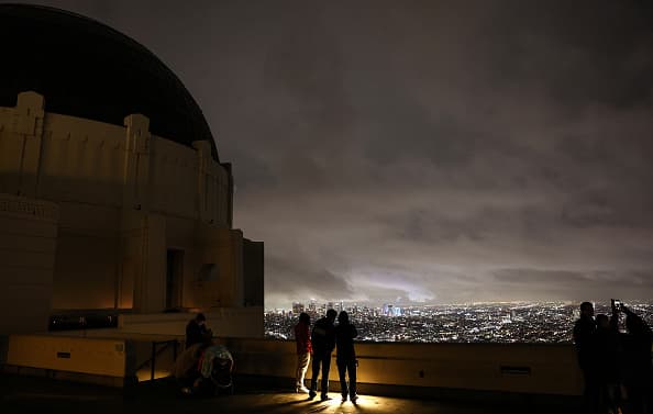 Granizo del tamaño de 1cm se reportó en áreas del condado Orange y ráfagas de viento de más 60 MPH en las montañas de Los Ángeles.