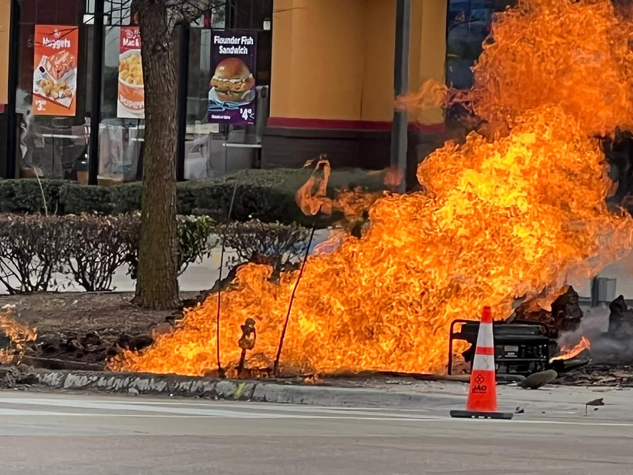 El Departamento de Bomberos de Dallas dijo que acudieron a apagar un incendio este martes alrededor de las 11am en esa ciudad. 
<br>
