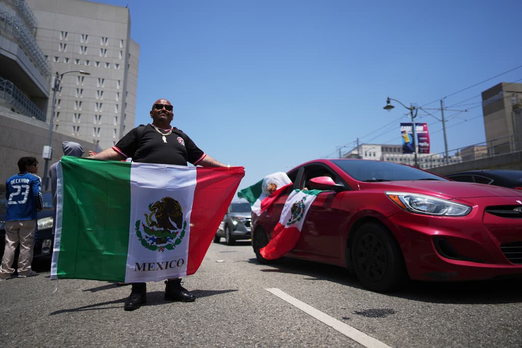 El despliegue de la Guardia Nacional se produjo a pesar de las objeciones del gobernador Gavin Newsom, quien acusó a Trump de una "completa sobrerreacción" diseñada para crear un espectáculo de fuerza .